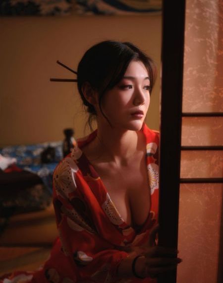 小荡货公共精厕尿壶_4K高清视频播放